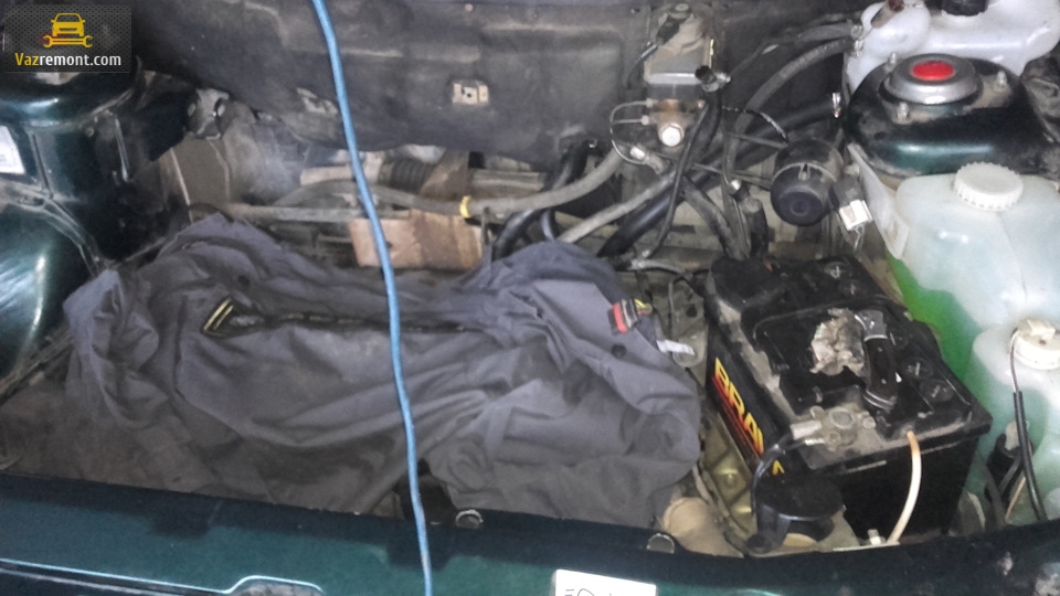 Причины появления черной лужи, ремонт радиатора, установка свечей на ВАЗ 2110.