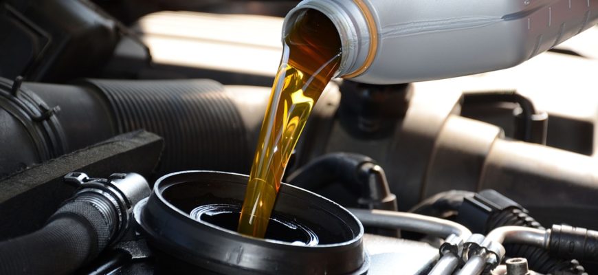 Меняем масло в двигателе Приоры: сколько масла и какое лить?